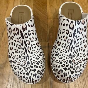 Yellow Box Zippy Platform Clogs White and Brown Leopard Print Size 8